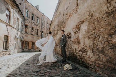Balti rėmeliai vestuvių fotografija