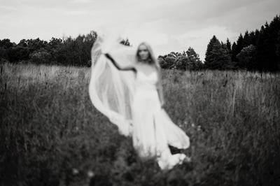 Balti rėmeliai vestuvių fotografija