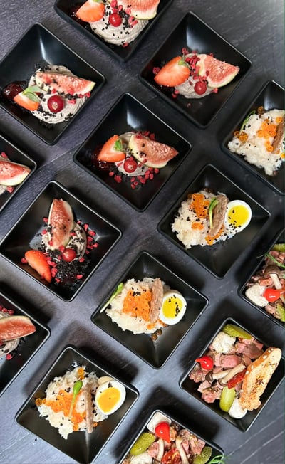 Gurmaniški užkandžiai indeliuose Dineris catering service