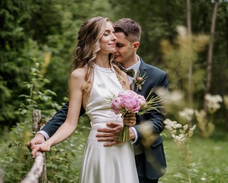 Balti rėmeliai vestuvių fotografija