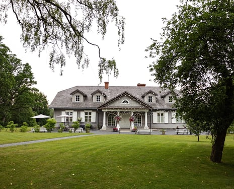VYŠNIŲ DVARAS